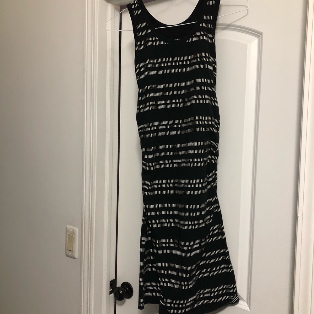 Knee length Liz Lange maternity dress size small